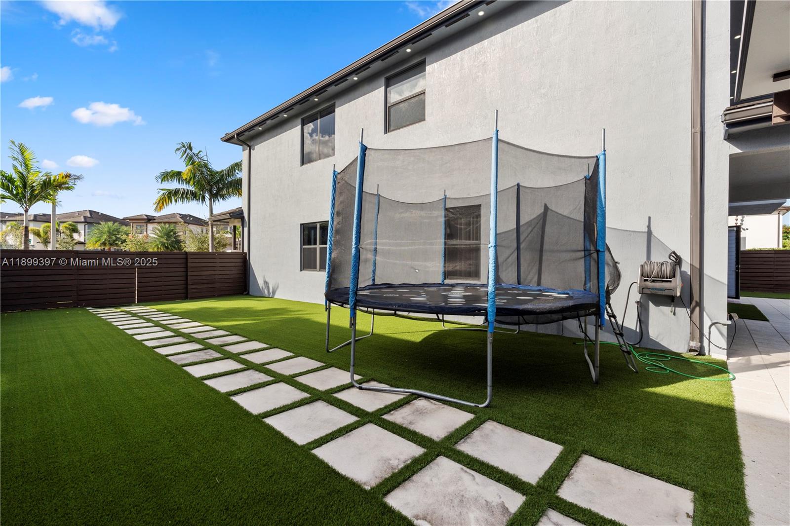 8975 NW 161st Ter Miami Lakes, FL 33018