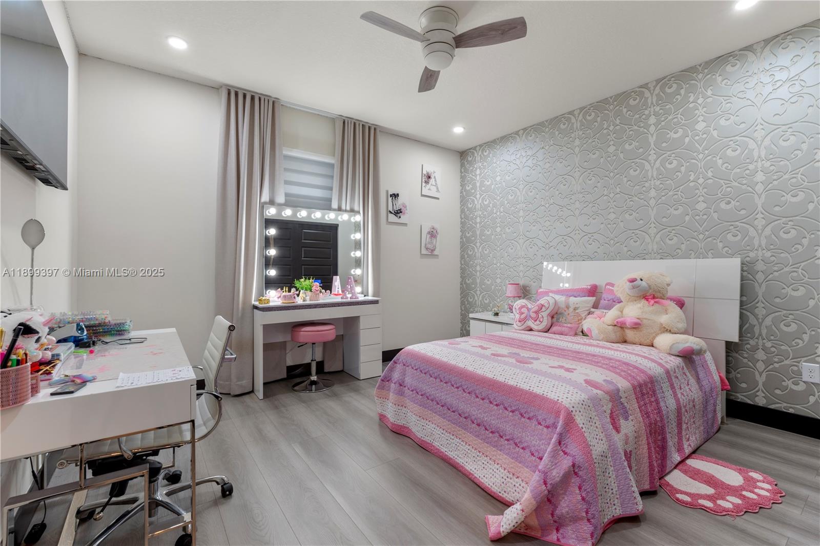 8975 NW 161st Ter Miami Lakes, FL 33018