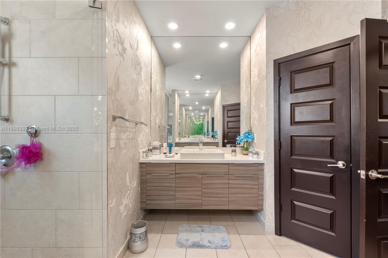 8975 NW 161st Ter Miami Lakes, FL 33018