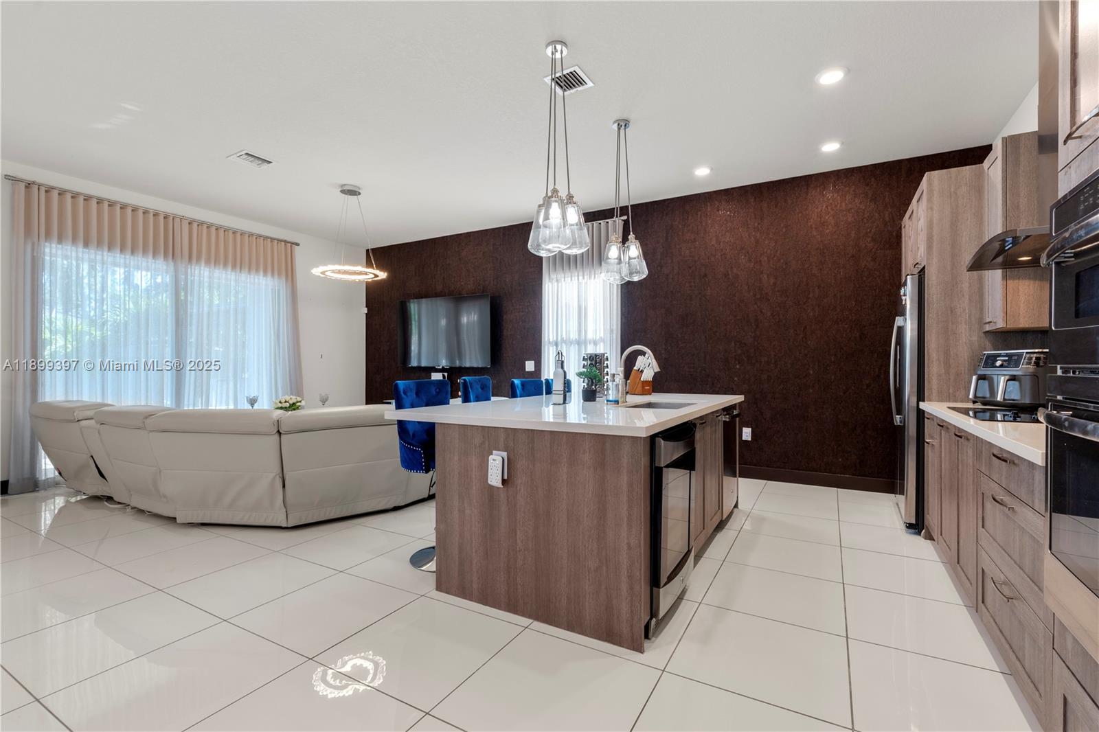 8975 NW 161st Ter Miami Lakes, FL 33018