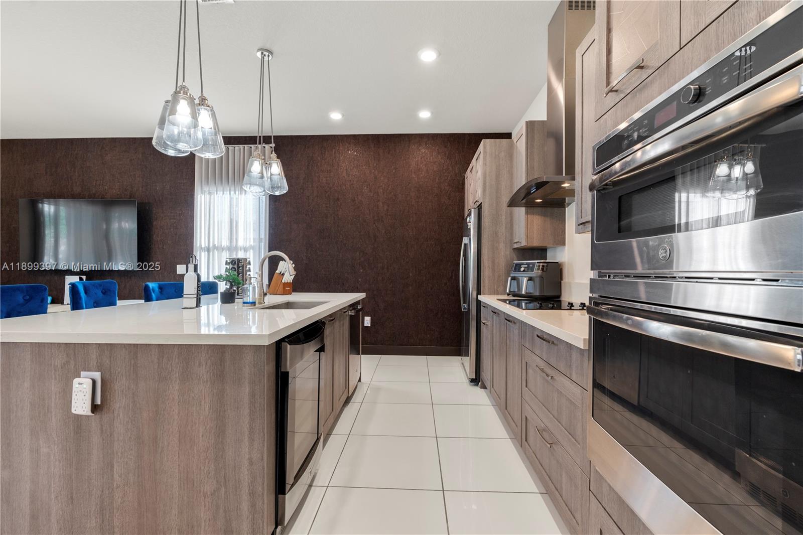 8975 NW 161st Ter Miami Lakes, FL 33018