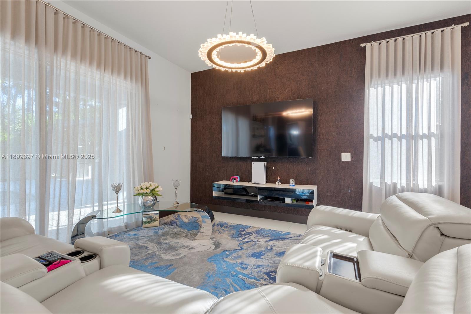 8975 NW 161st Ter Miami Lakes, FL 33018