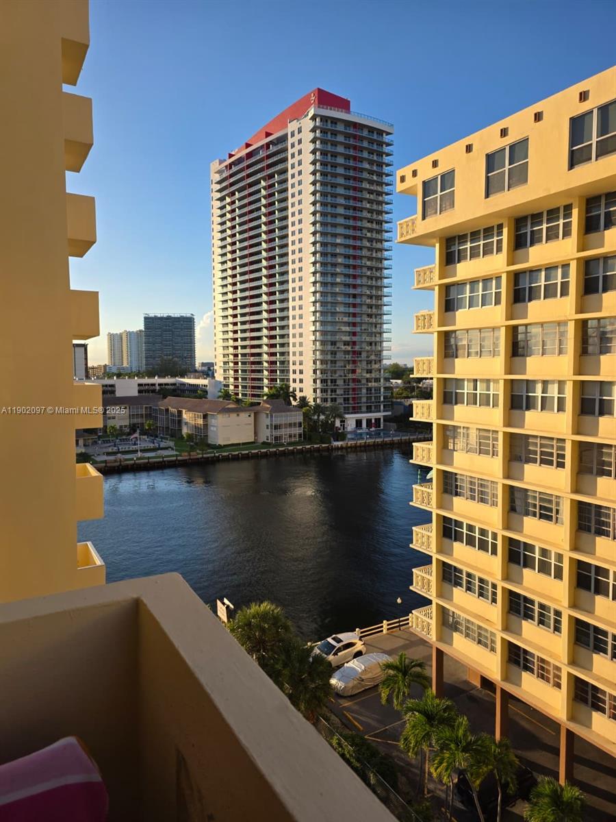 1833 S Ocean Dr #809