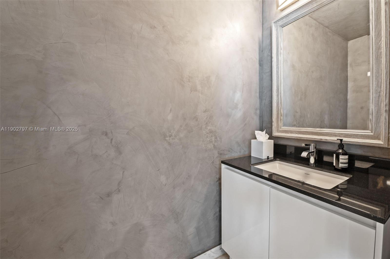 image Collins Ave Assocation9