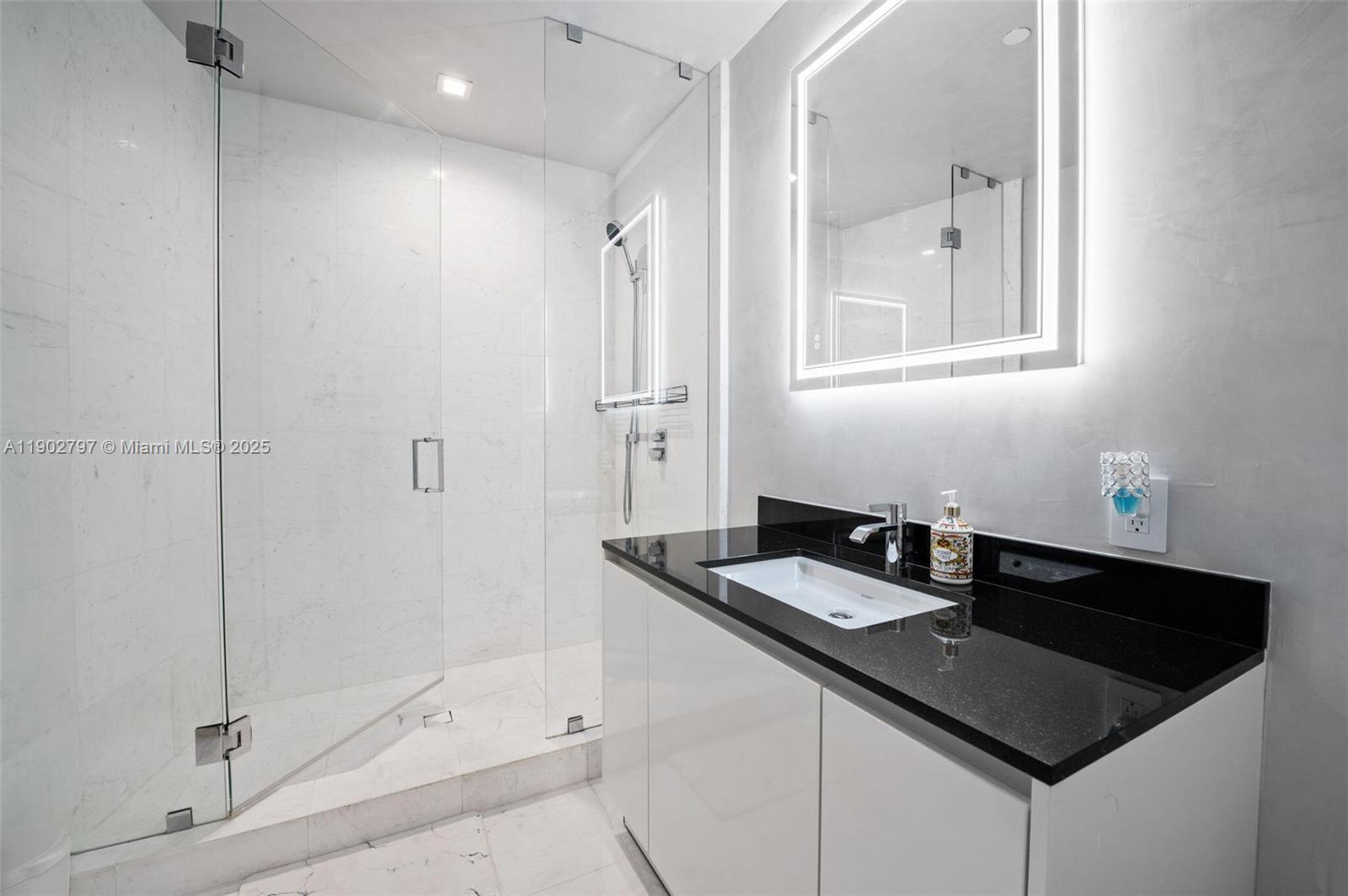 image Collins Ave Assocation16