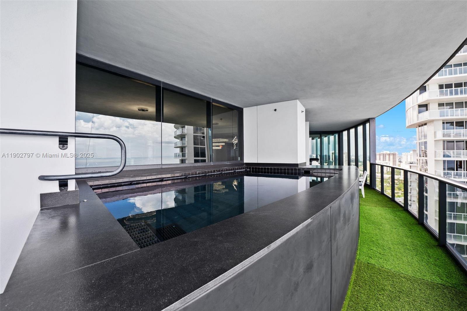 image Collins Ave Assocation22