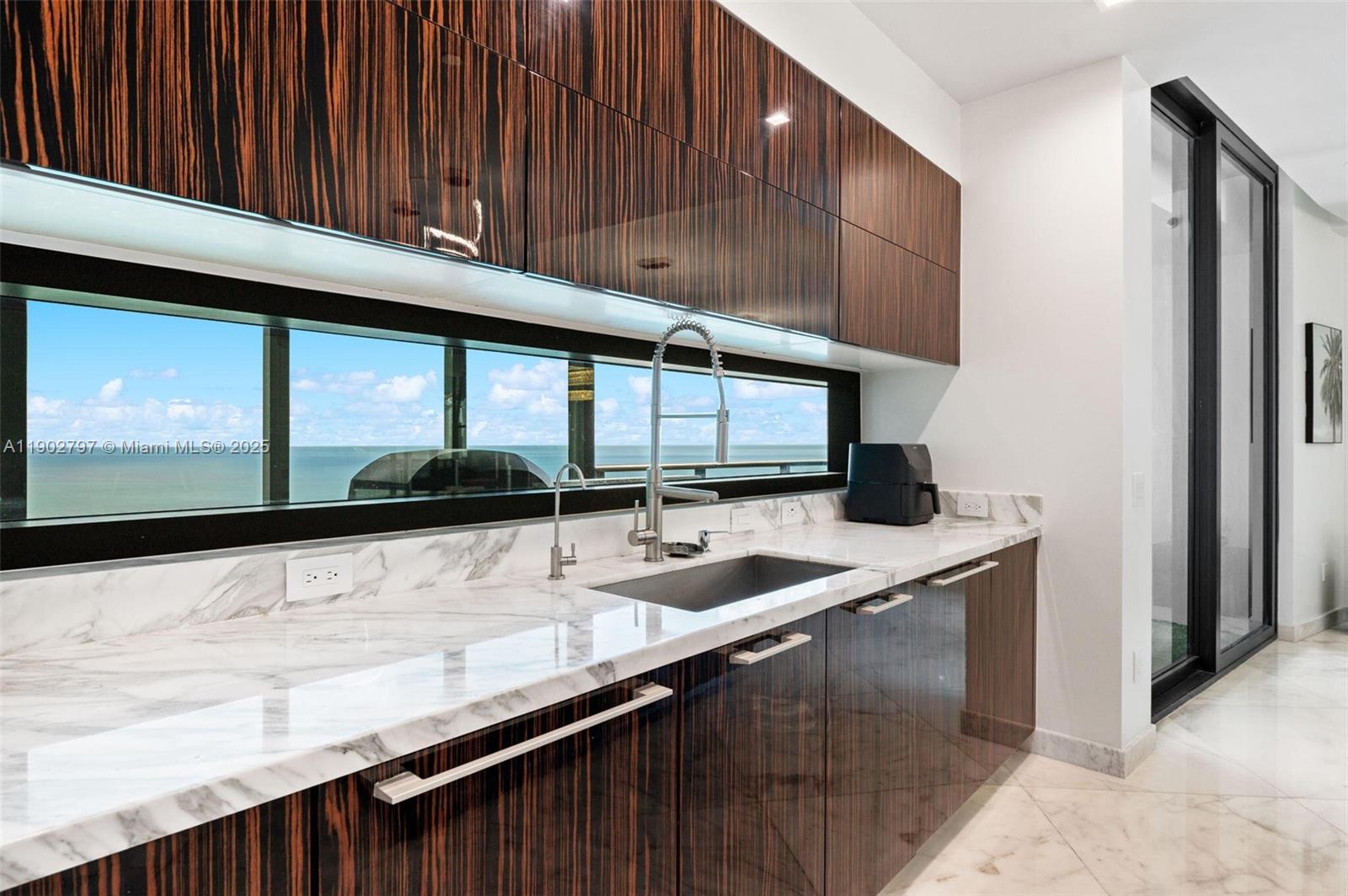 image Collins Ave Assocation8