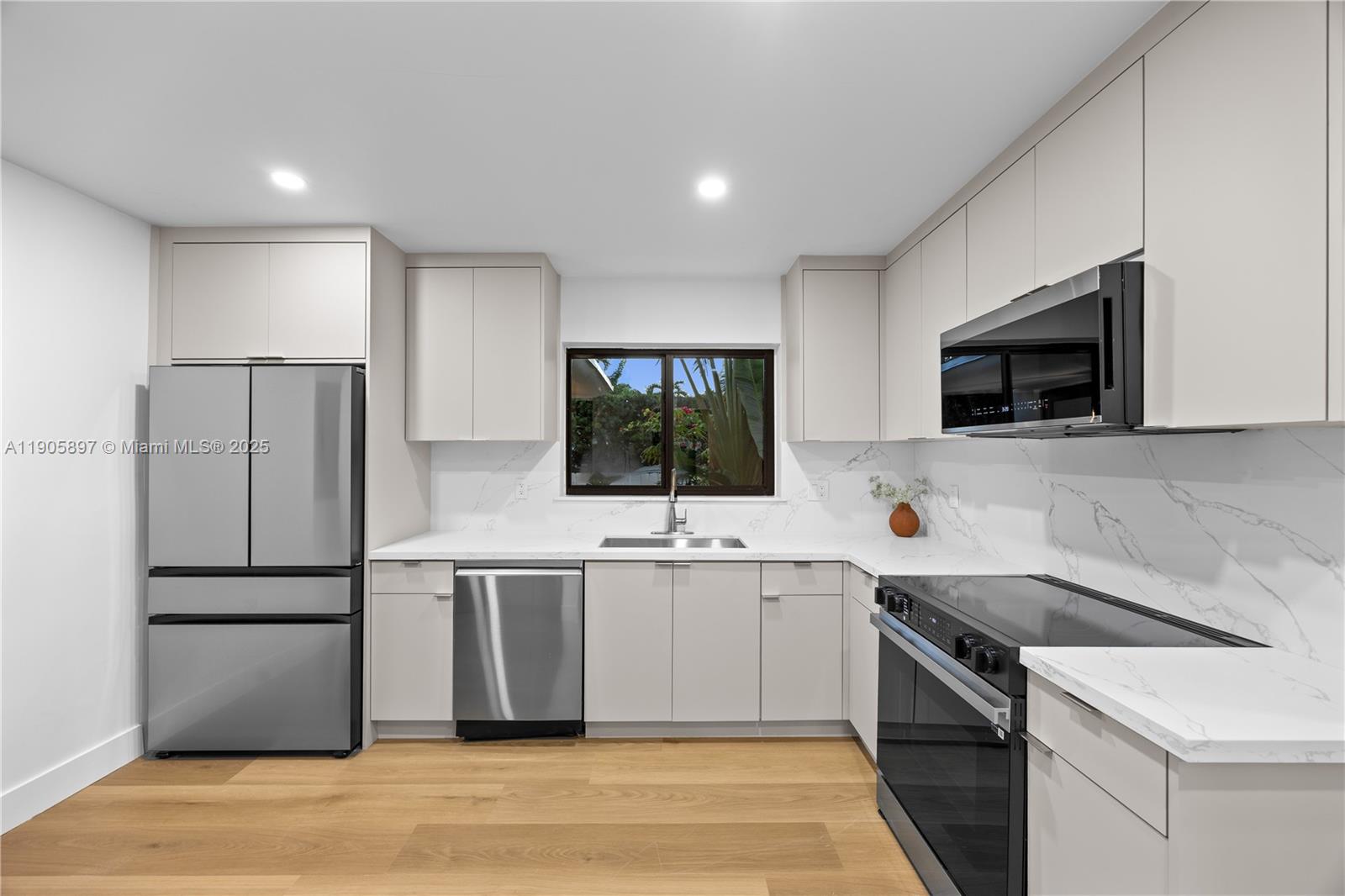 1618 SW 18th St Miami, FL 33145