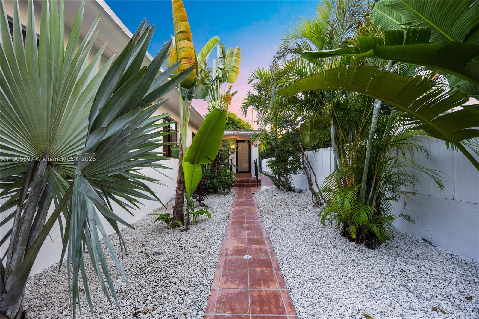 1618 SW 18th St Miami, FL 33145