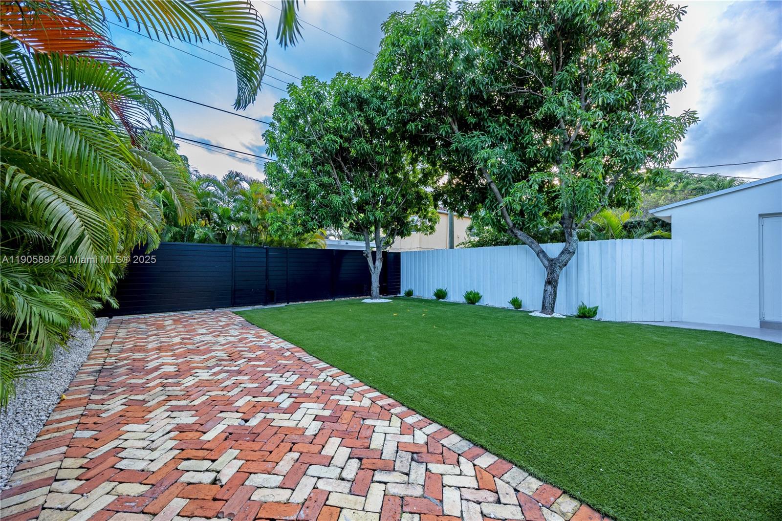 1618 SW 18th St Miami, FL 33145