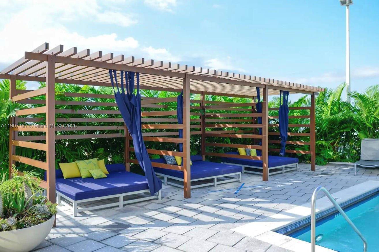 image Midblock Miami Condo7