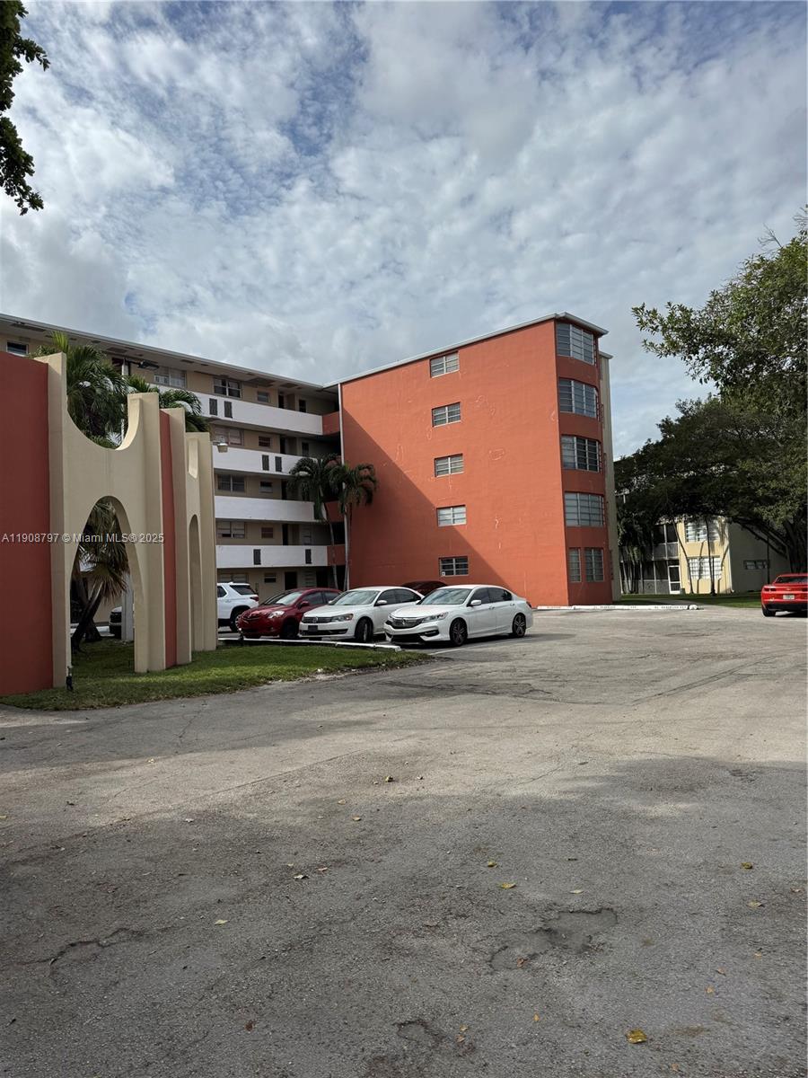 1700 NE 191st St #511