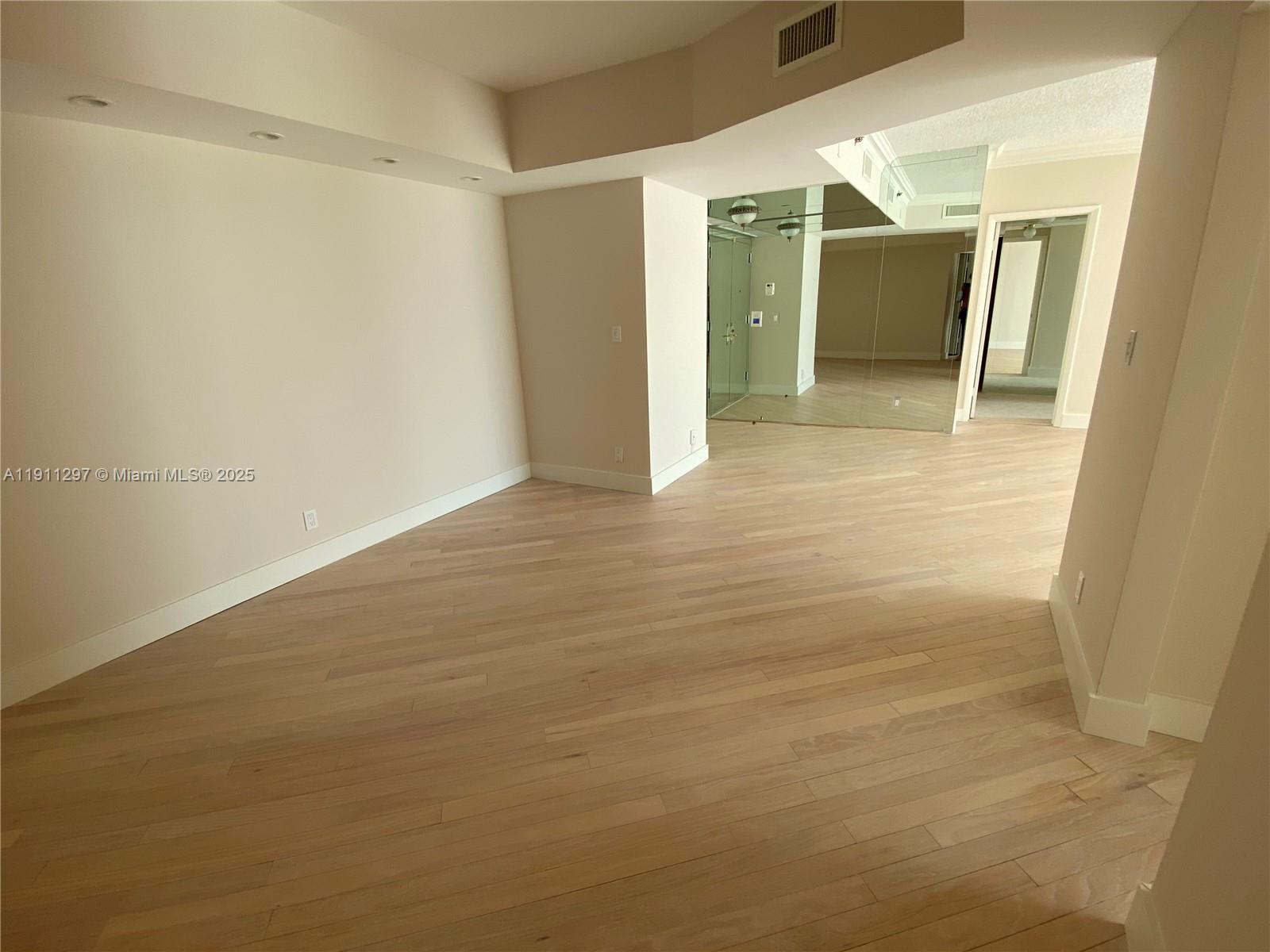 image Hamptons West Condo3