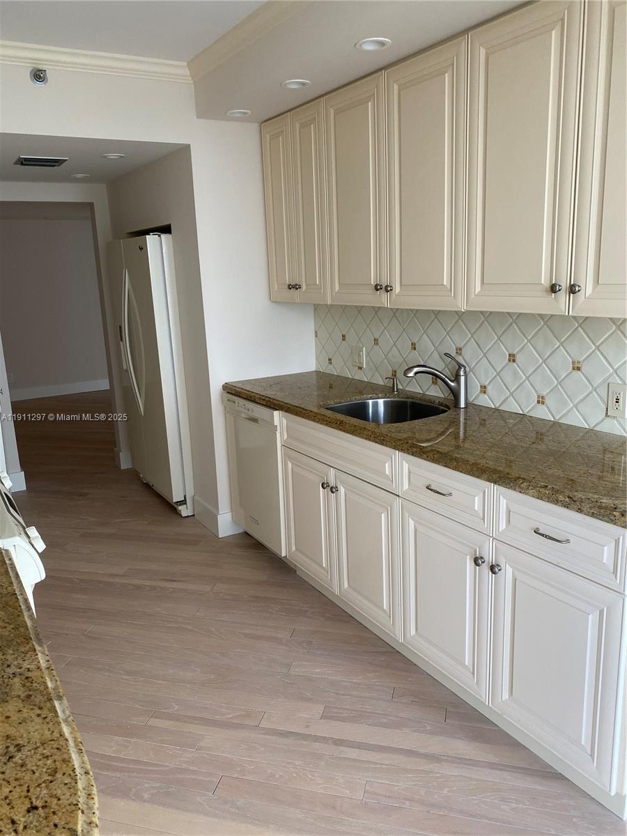 image Hamptons West Condo8