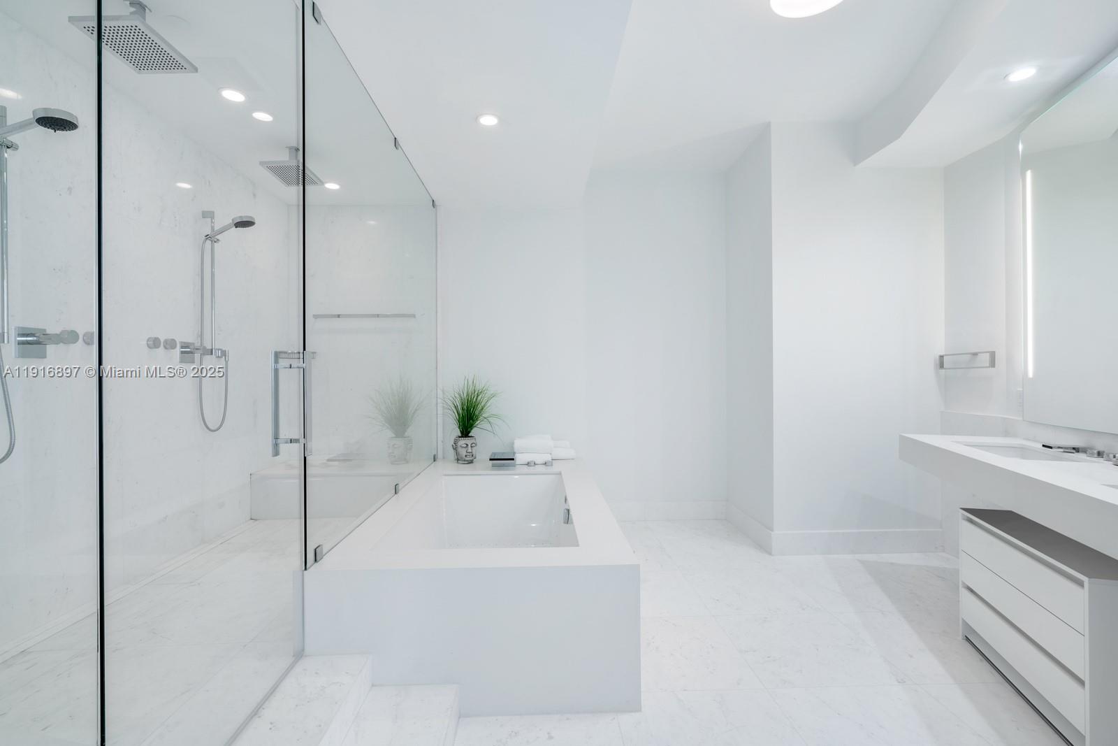 18555 Collins Ave #5105 Sunny Isles Beach, FL 33160