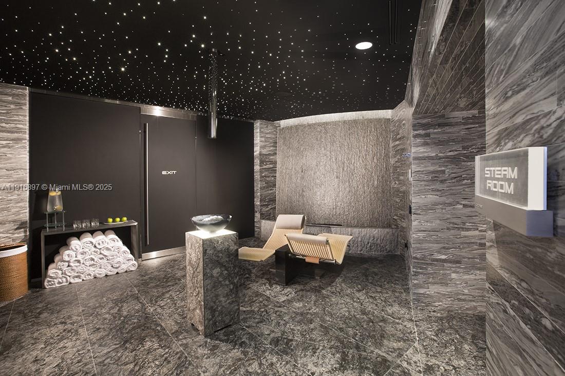 image Porsche Design Tower42