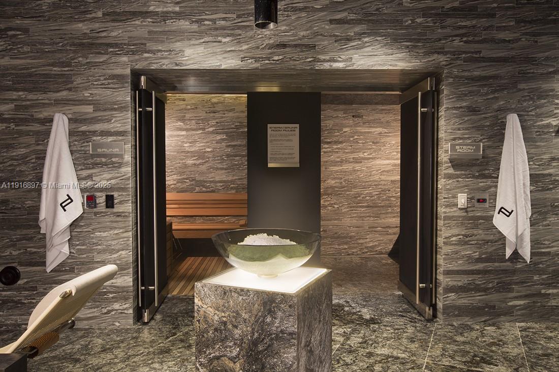 image Porsche Design Tower43