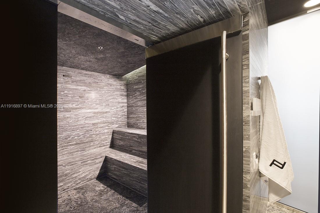 image Porsche Design Tower45