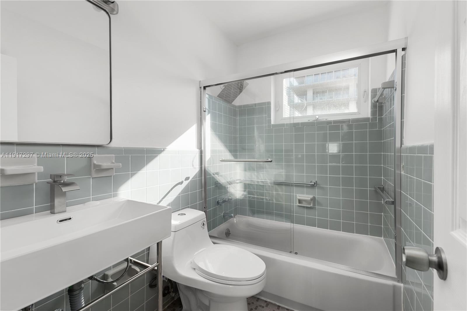 158 Ocean Dr #404/405 Miami Beach, FL 33139