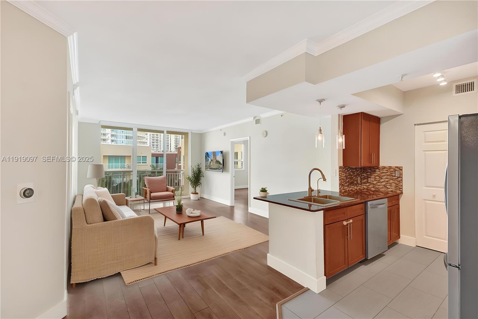 2000 N Bayshore Dr #605