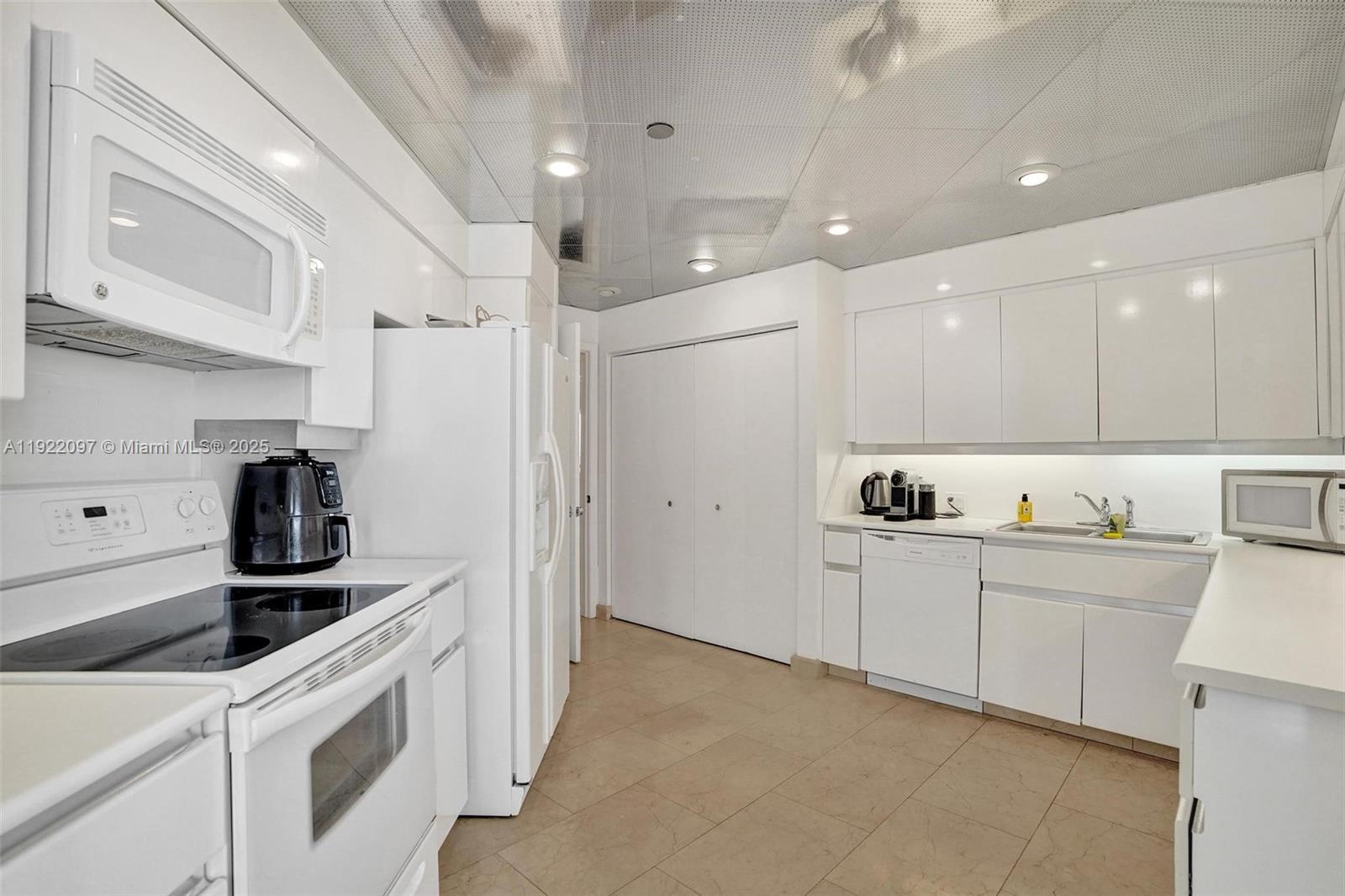 4000 Island Blvd #1007 Aventura, FL 33160