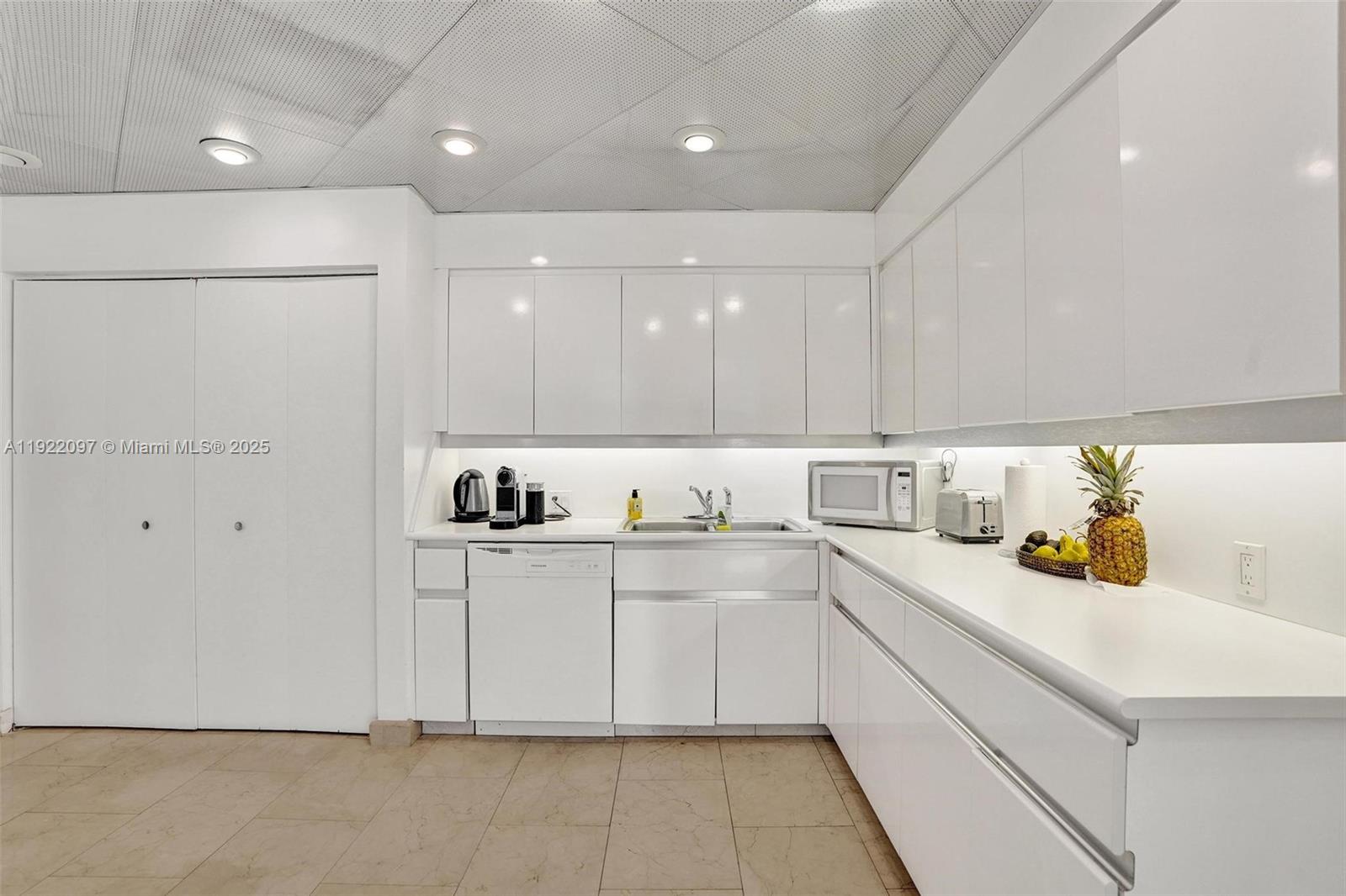 4000 Island Blvd #1007 Aventura, FL 33160