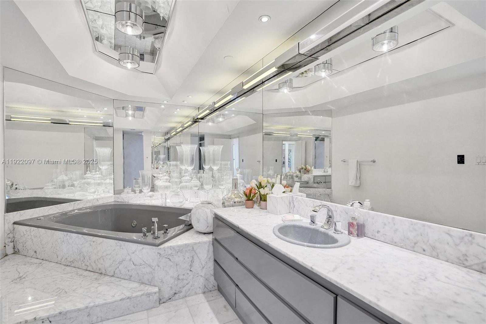 4000 Island Blvd #1007 Aventura, FL 33160