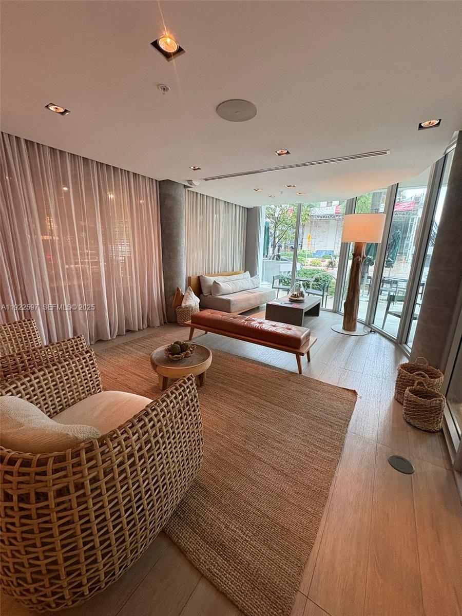 6080 Collins Ave #506 Miami Beach, FL 33140