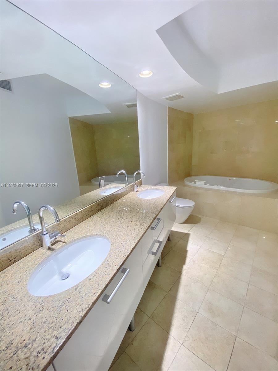 17201 Collins Ave #1009 Sunny Isles Beach, FL 33160