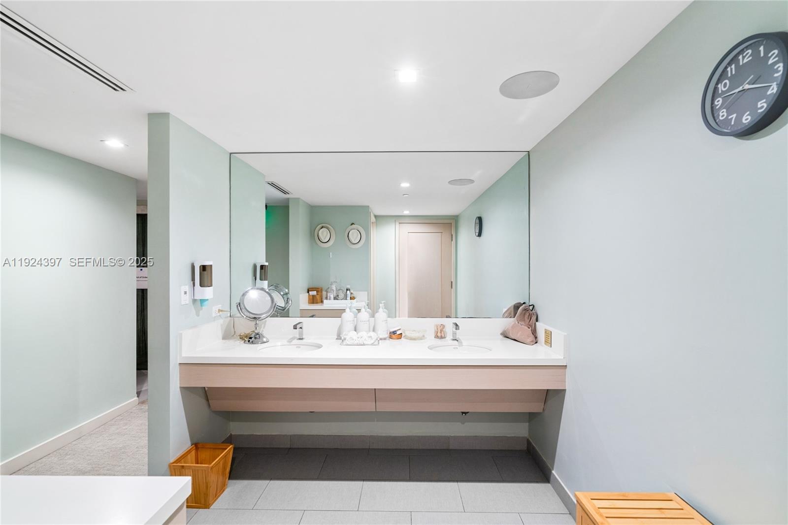 551 N Fort Lauderdale Bch Blvd #R1904 Fort Lauderdale, FL 33304