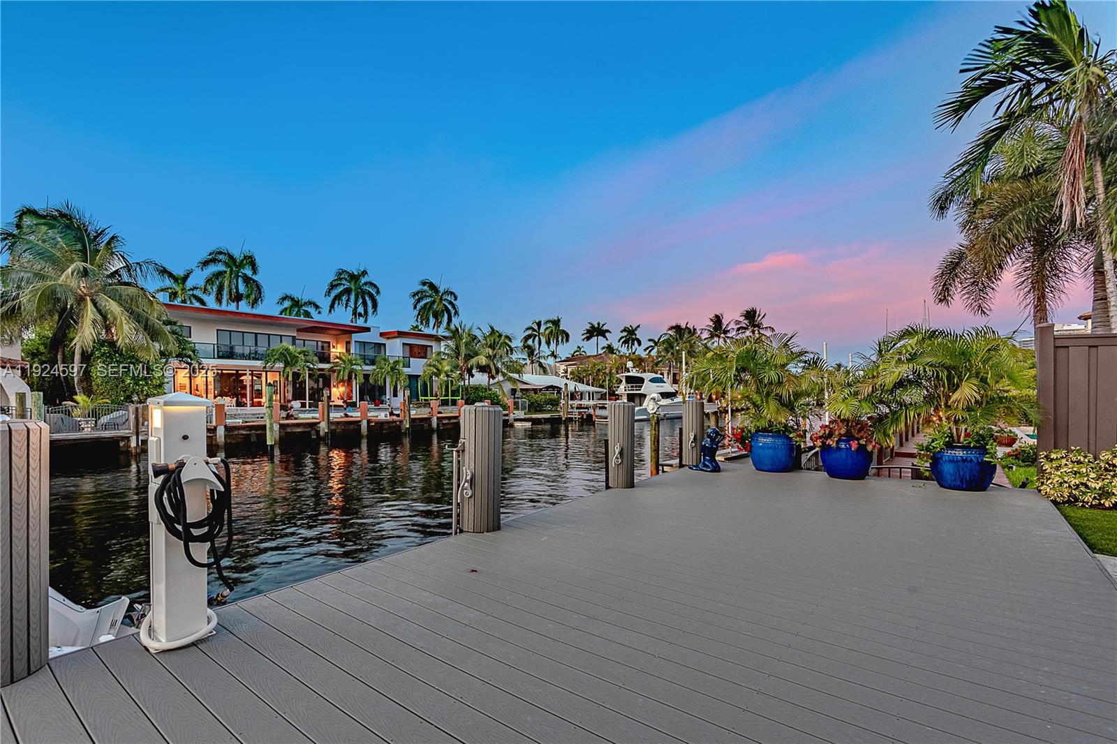 2809 NE 24th Pl Fort Lauderdale, FL 33305