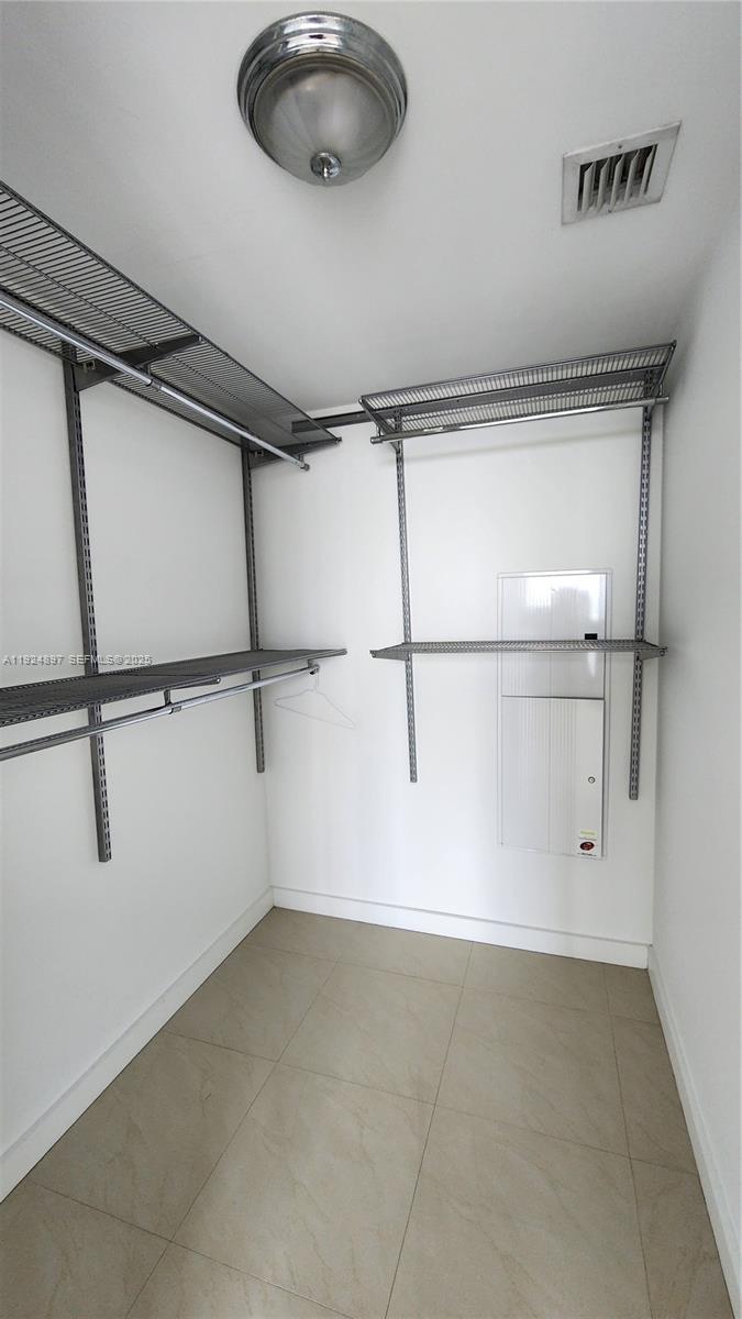 185 SW 7th St #3814 Miami, FL 33130