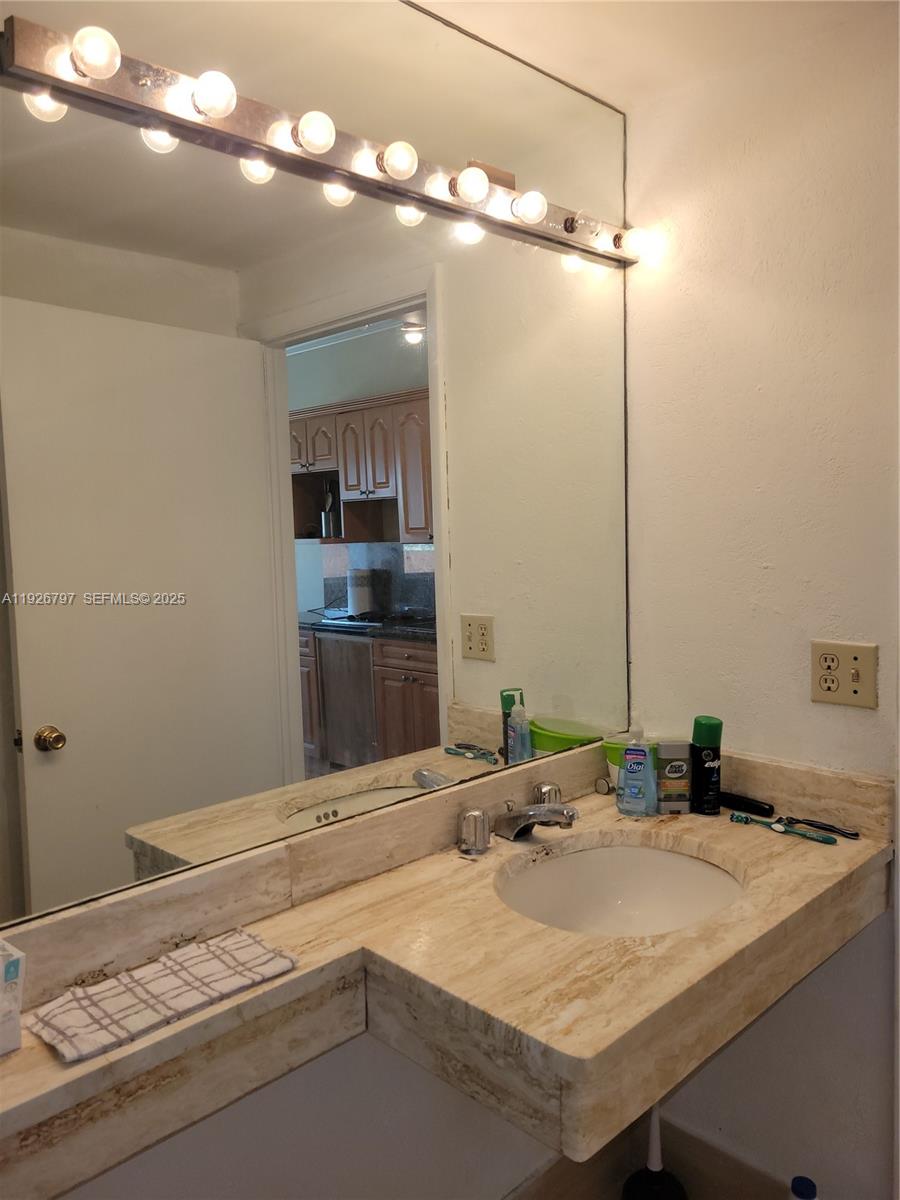 700 Biltmore Way #915 Coral Gables, FL 33134