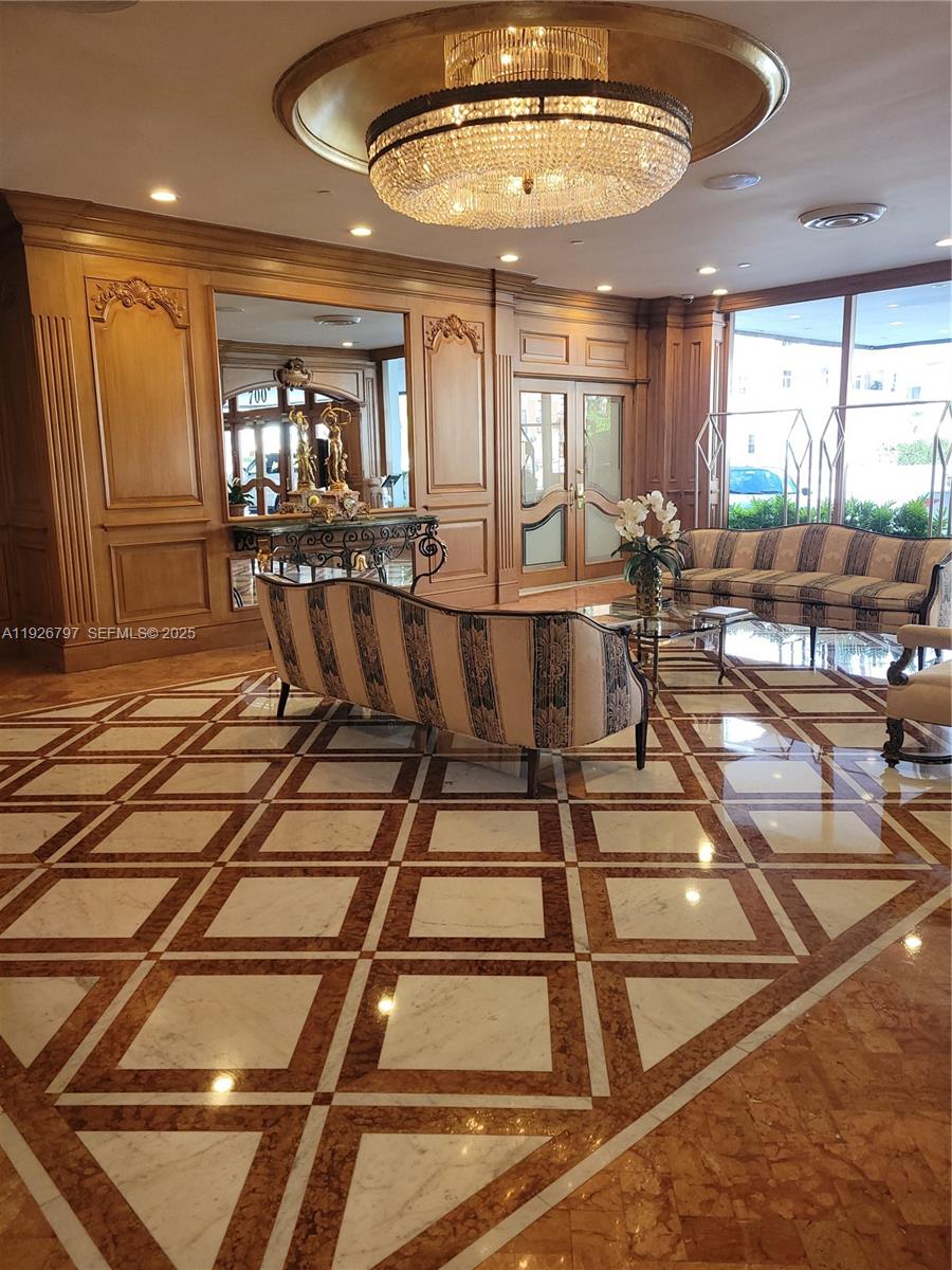 700 Biltmore Way #915 Coral Gables, FL 33134