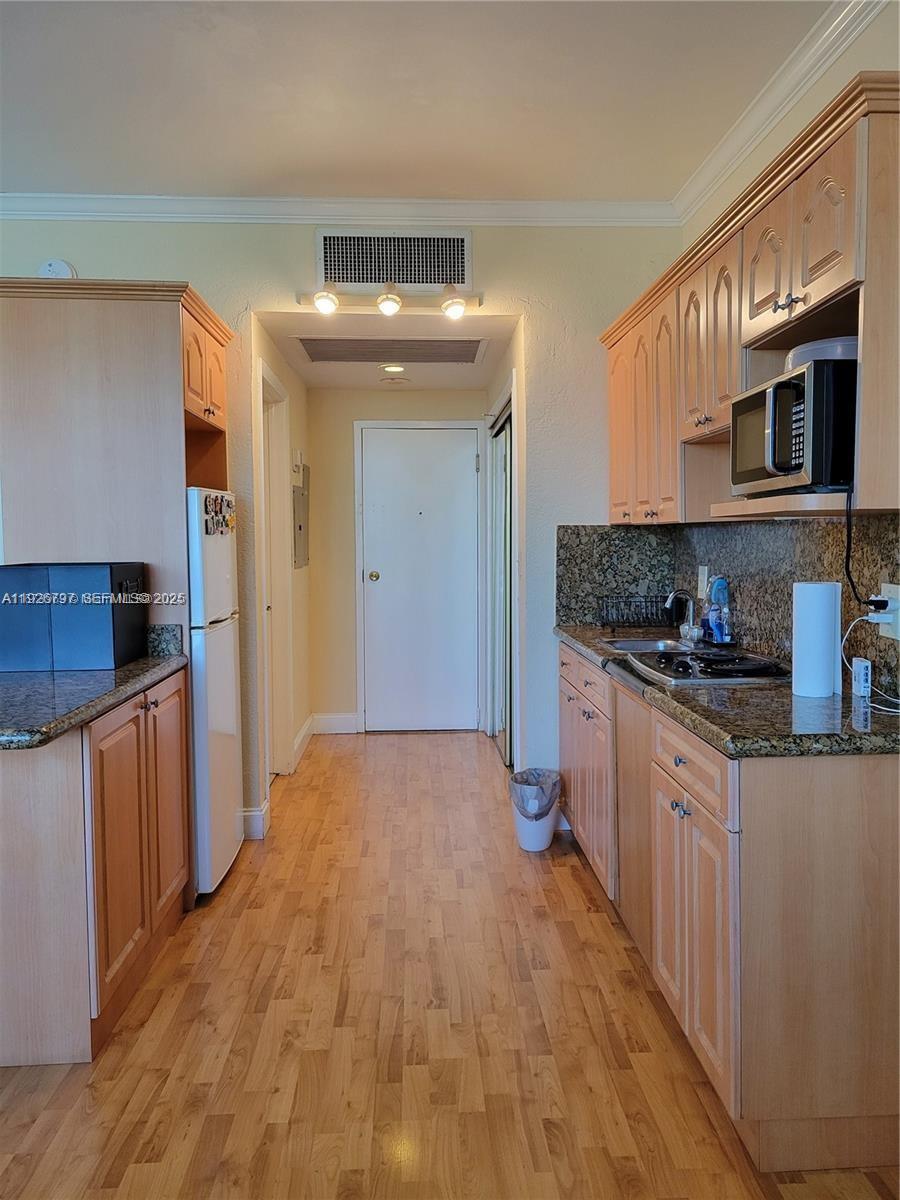 700 Biltmore Way #915 Coral Gables, FL 33134