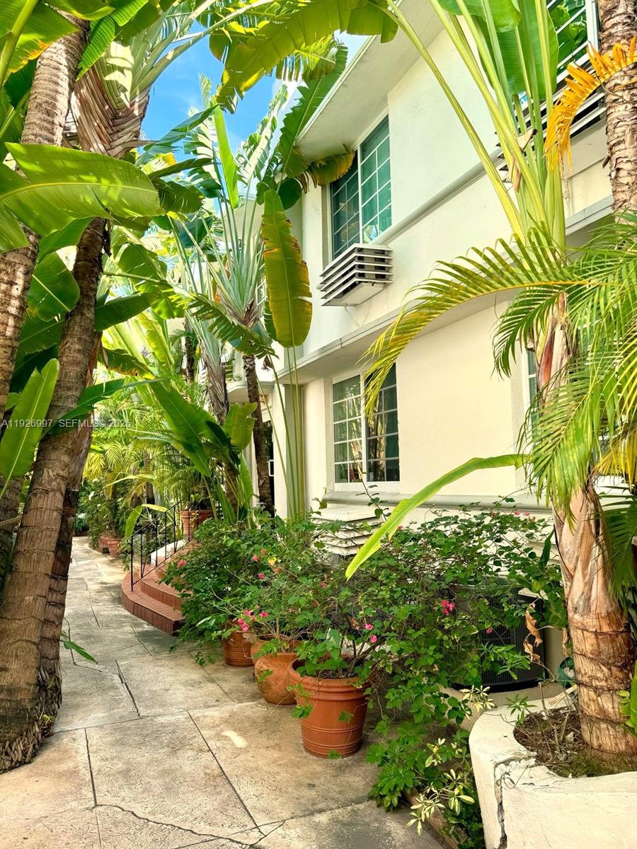 349 Meridian Ave #B202 Miami Beach, FL 33139