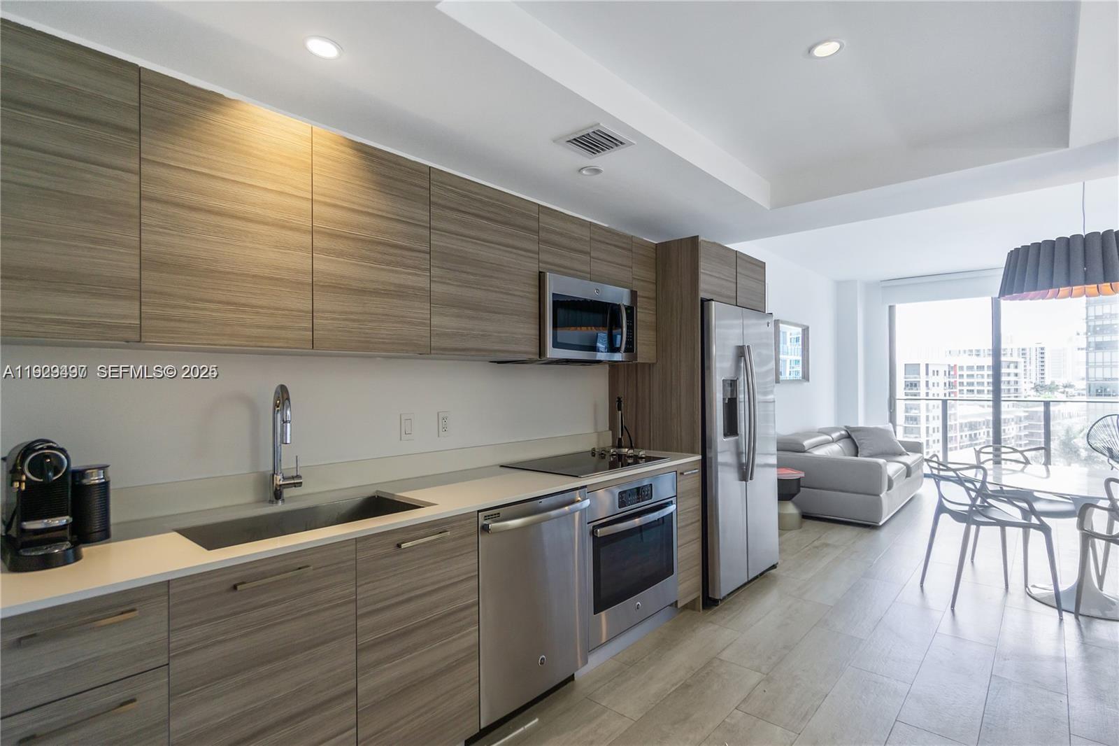 121 NE 34th St #1203