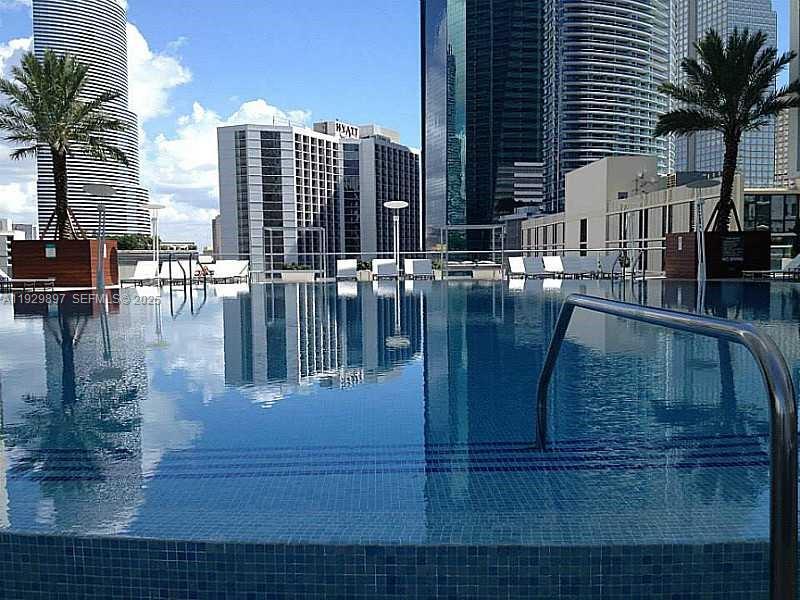 500 Brickell Ave #2303