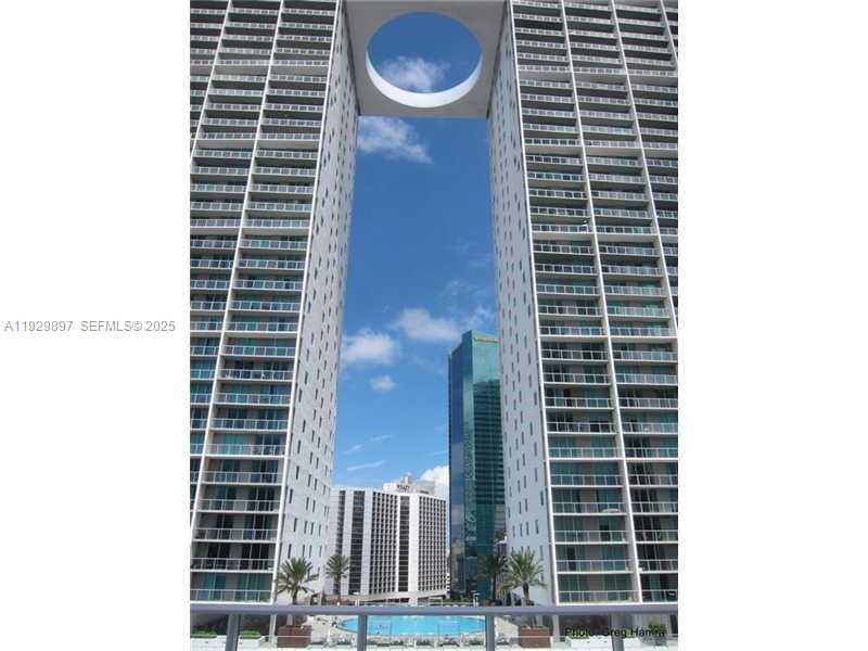 500 Brickell Ave #2303 Miami, FL 33131