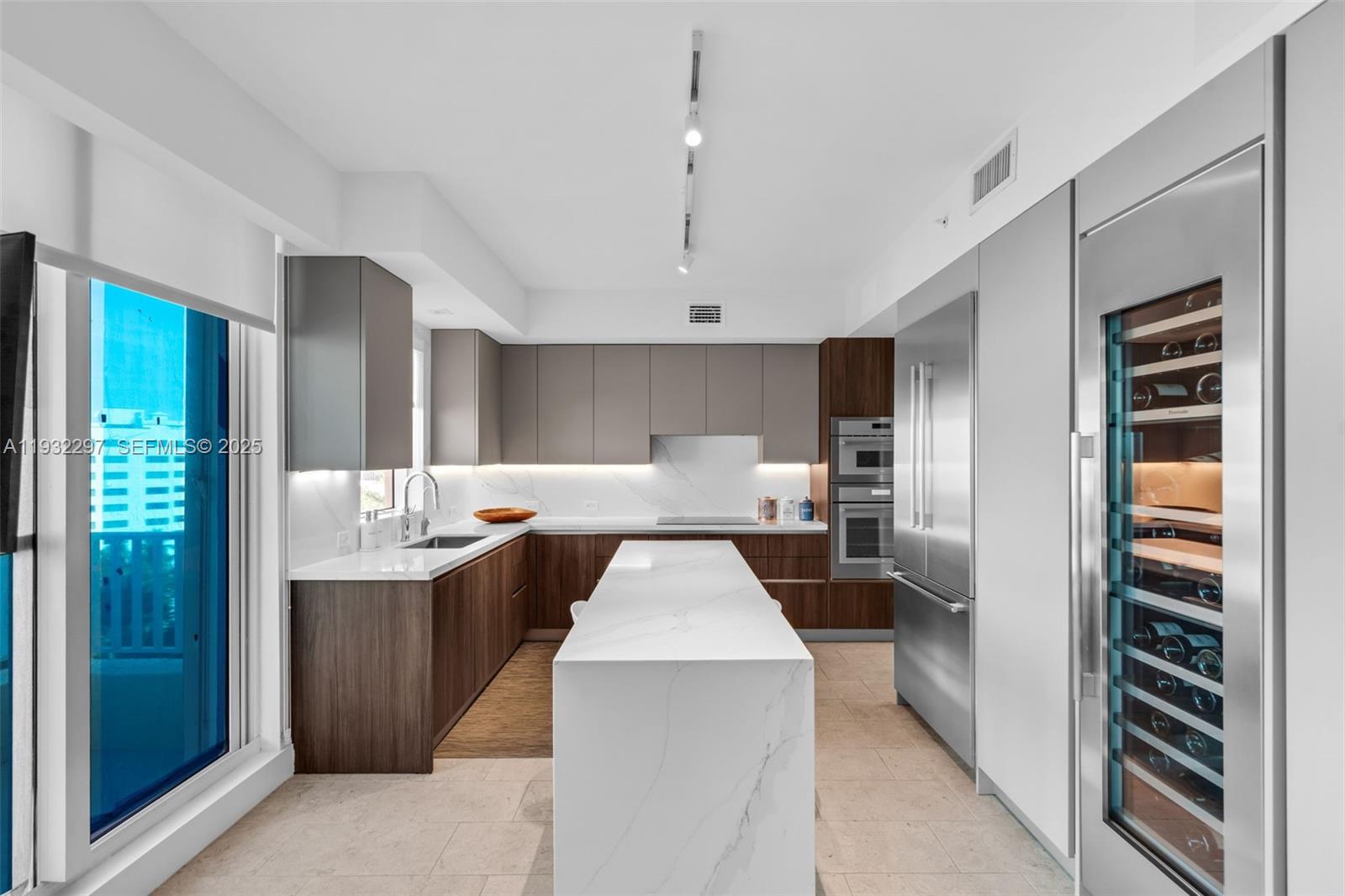 781 Crandon Blvd #801 Key Biscayne, FL 33149