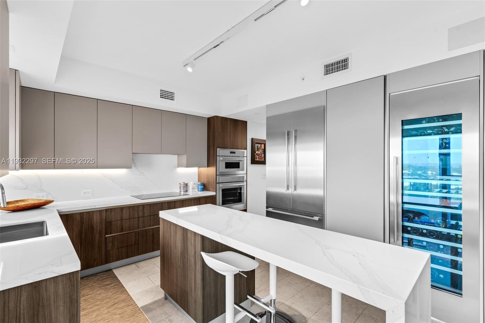 781 Crandon Blvd #801 Key Biscayne, FL 33149