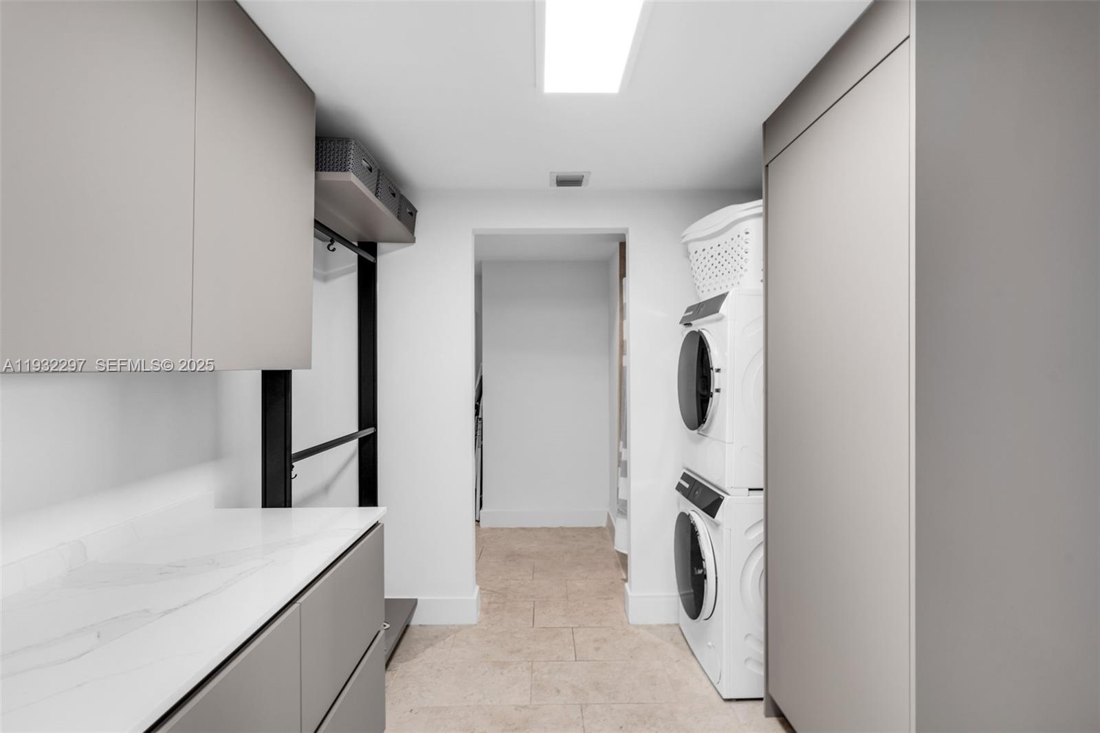 781 Crandon Blvd #801 Key Biscayne, FL 33149