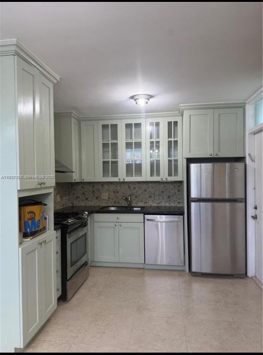 1070 98th St #11 Bay Harbor Islands, FL 33154