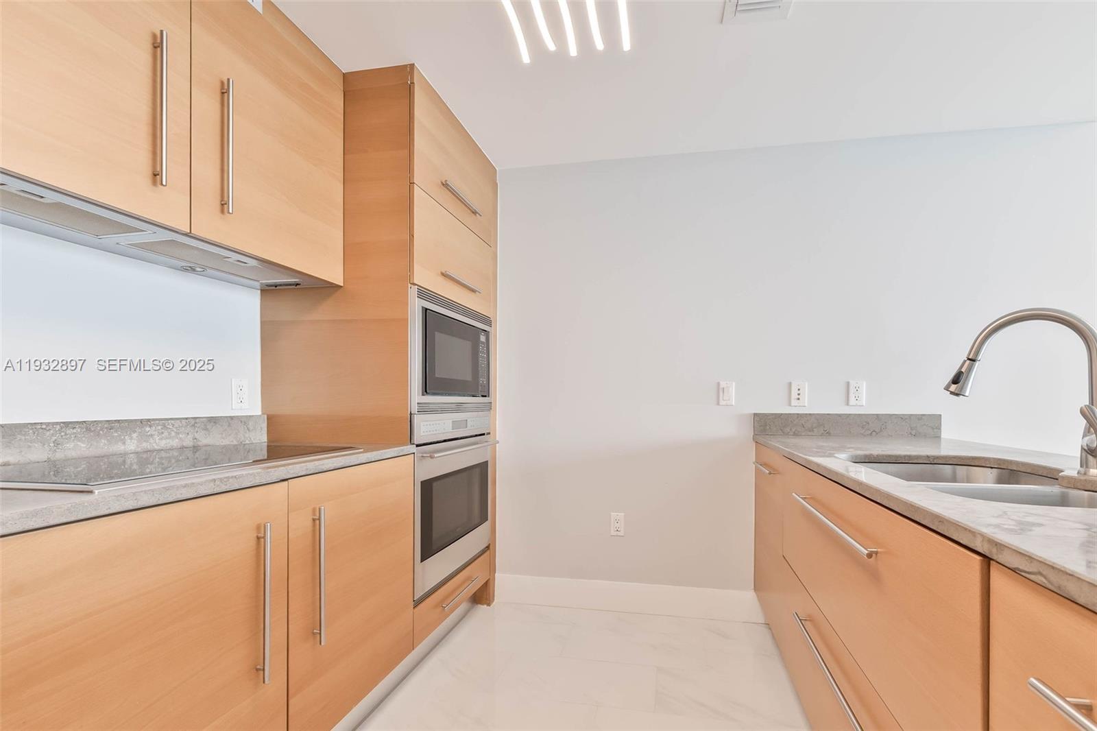 image Icon Brickell #15