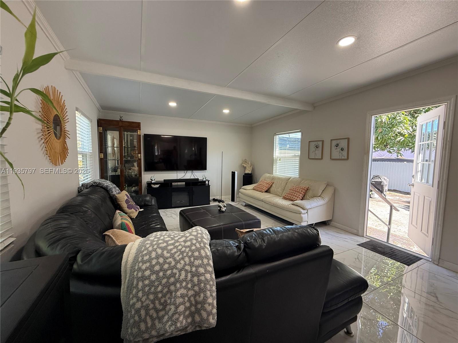 79 NW 143rd St Miami, FL 33168