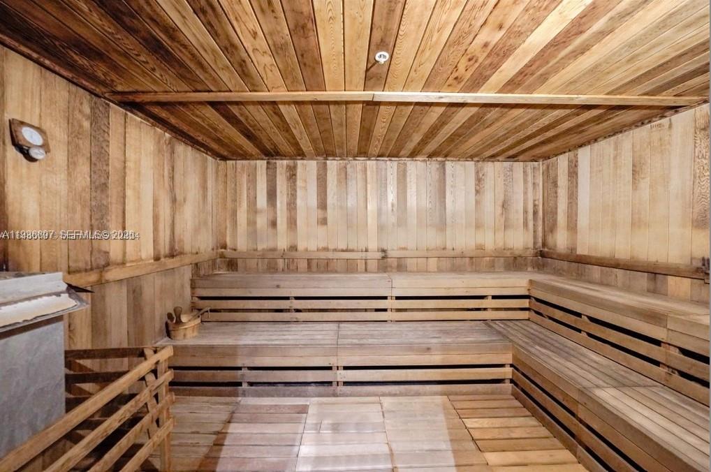 image Canvas Condo61