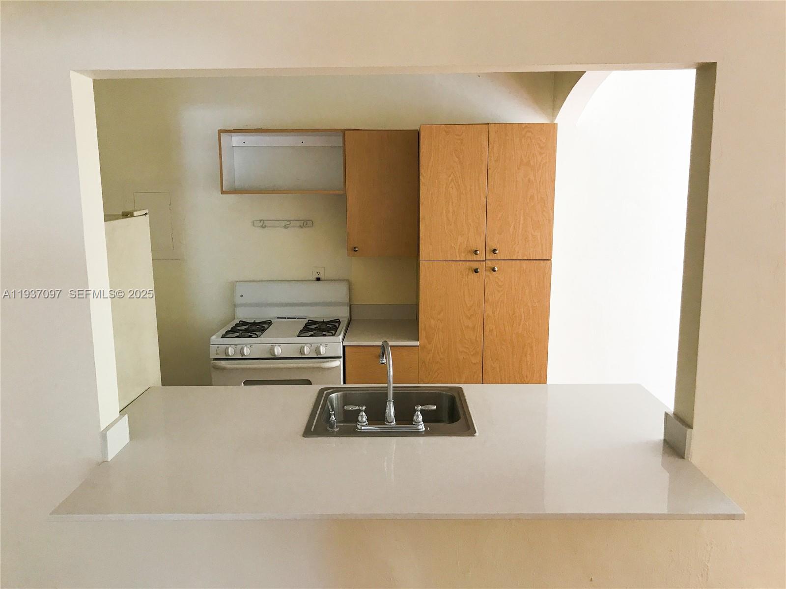 700 W 51st St #5 Miami Beach, FL 33140