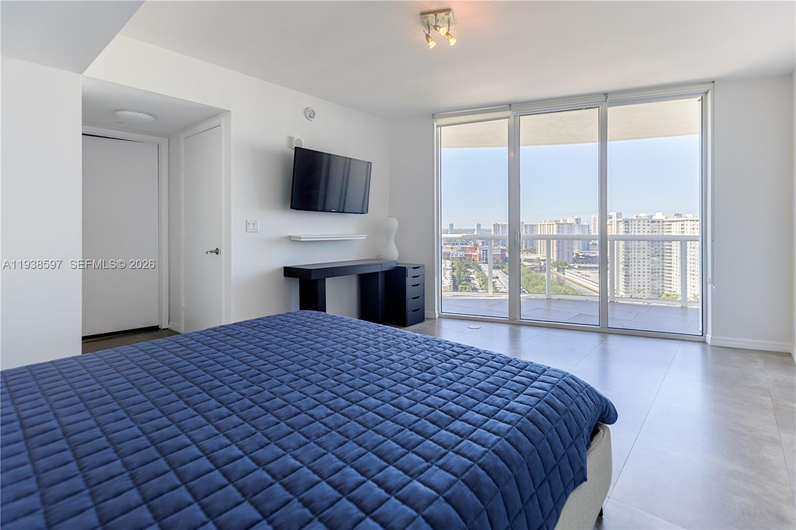 image Ocean Four Condo18