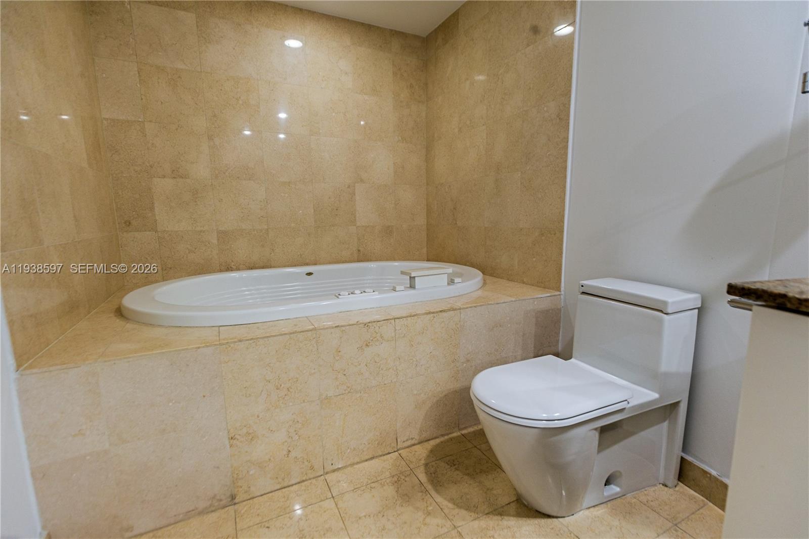 image Ocean Four Condo22