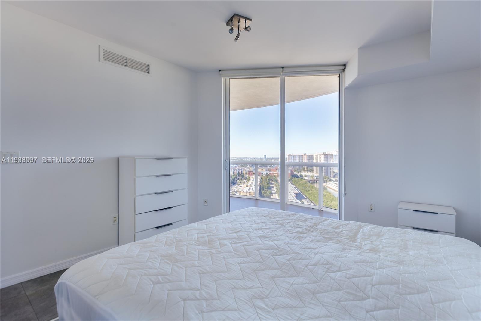 image Ocean Four Condo32